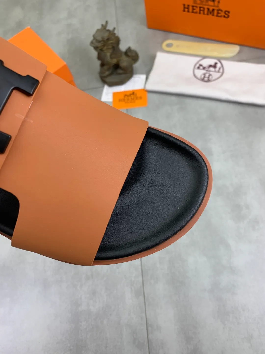 Men's shoes 💰P440 New [HERMES] high-end quality new Hermès slippers, made of imported silk calfskin, wear-resistant and non-slip rubber outsole. Fashionable and elegant code number: 39-44 (38 45 46 customized)